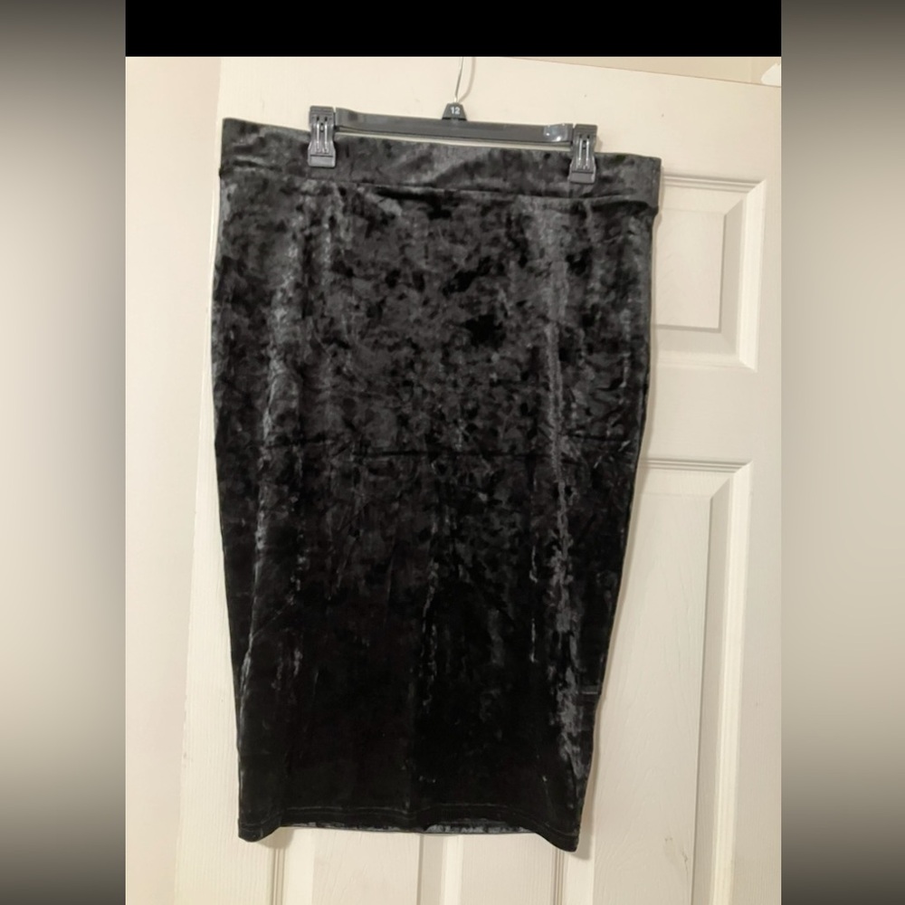 Torrid Elegant Black Velvet Skirt, size 1 ( 14/16)